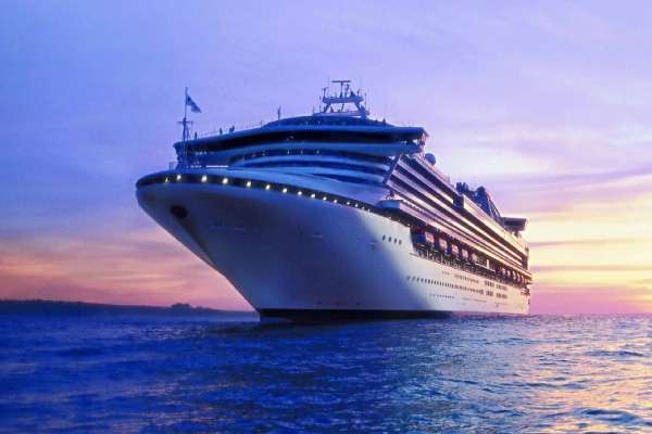 Pasajeros del Sapphire Princess disfrutando de la vista de la Antártida