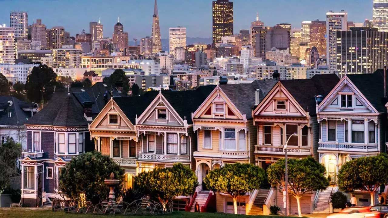 4 Disfruta una emocionante aventura desde Los Ángeles hasta San Francisco, explorando parques nacionales y ciudades icónicas.