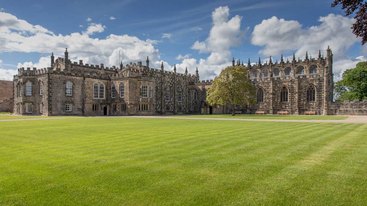 5 Embarca en un viaje de 22 días cruzando desde Nueva Zelanda hasta Australia, descubriendo paisajes mágicos y culturas vibrantes.