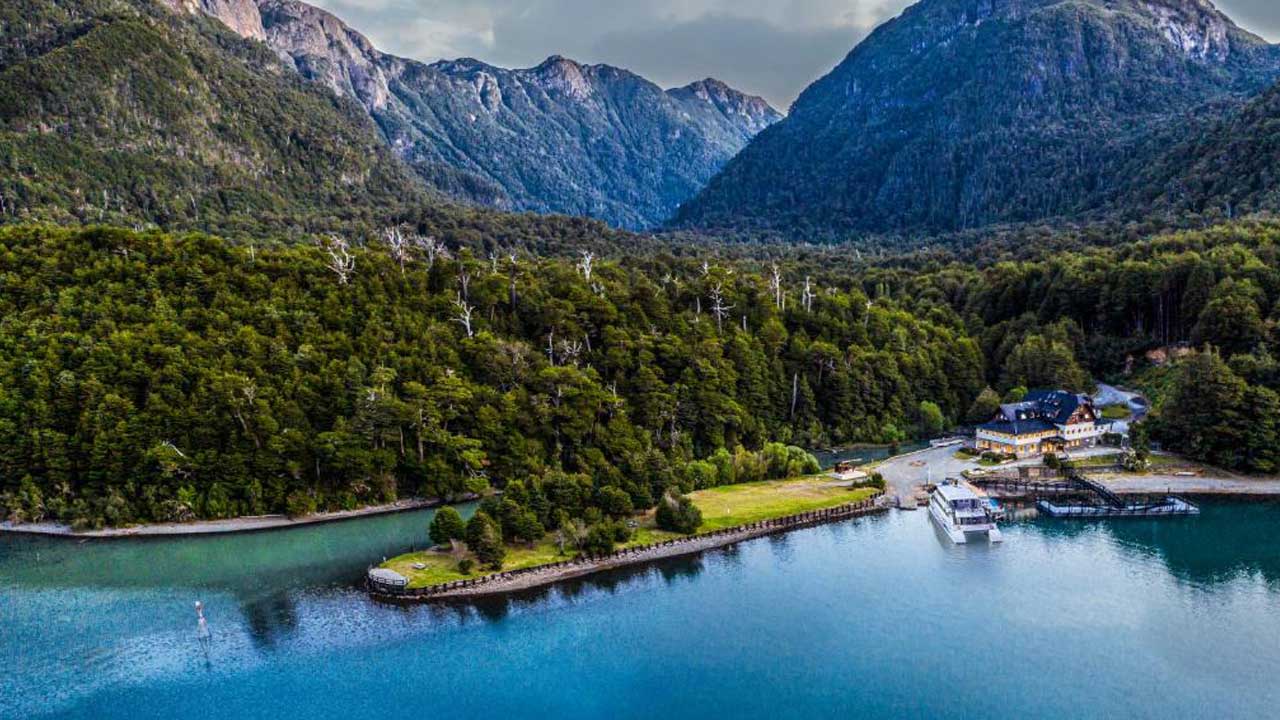 4 Sumérgete en la belleza de Bariloche y los Lagos Andinos. Disfruta de Circuitos Chicos, Isla Victoria y mucho más en un viaje único