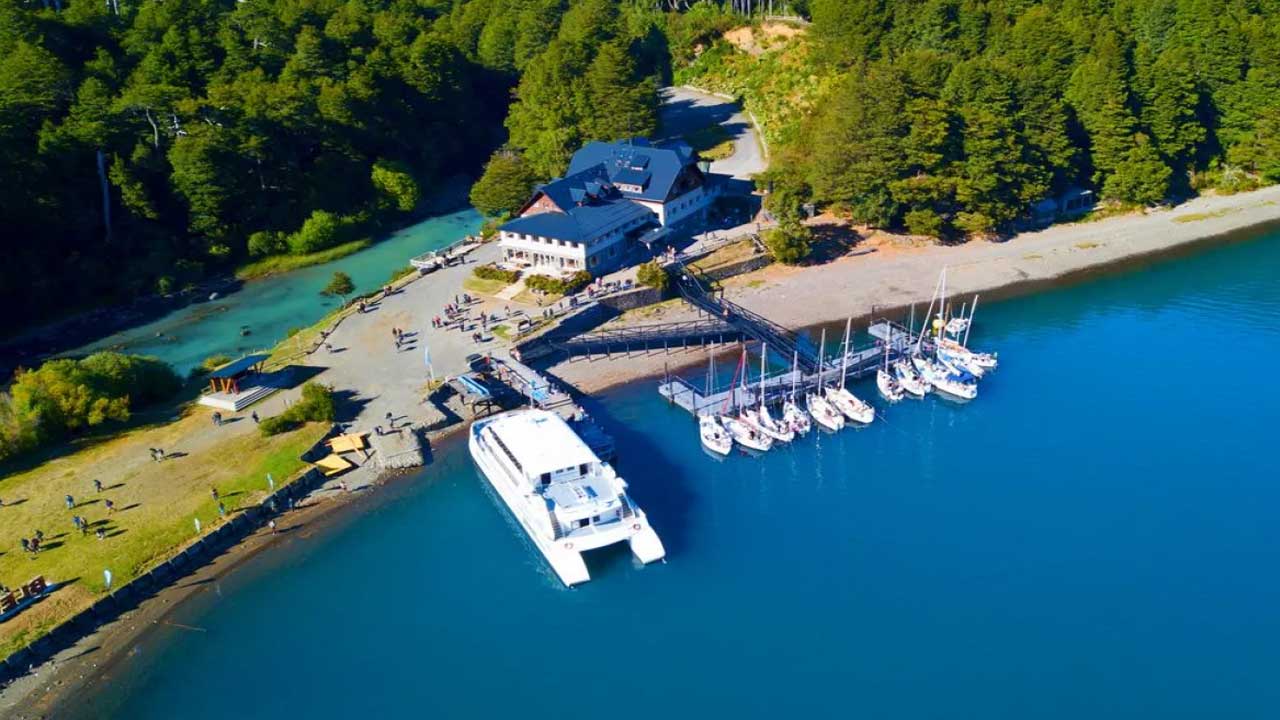 5 Sumérgete en la belleza de Bariloche y los Lagos Andinos. Disfruta de Circuitos Chicos, Isla Victoria y mucho más en un viaje único