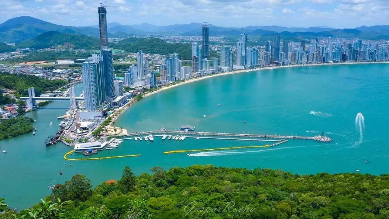 3 Consulte por nuestra oferta de crucero visitando Brasil y Uruguay.