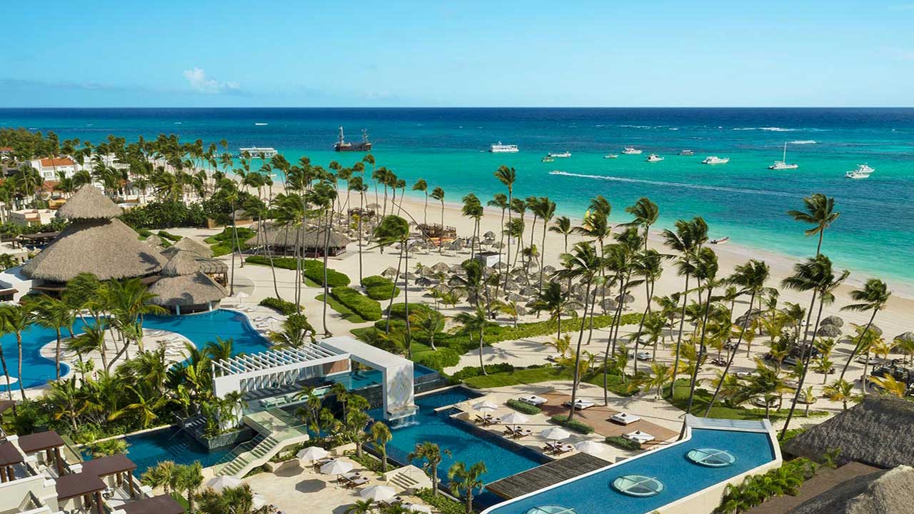 5 Experimenta el tour todo incluido a Punta Cana. Playas paradisíacas y aventuras te esperan del 18 al 25 de julio de 2024.