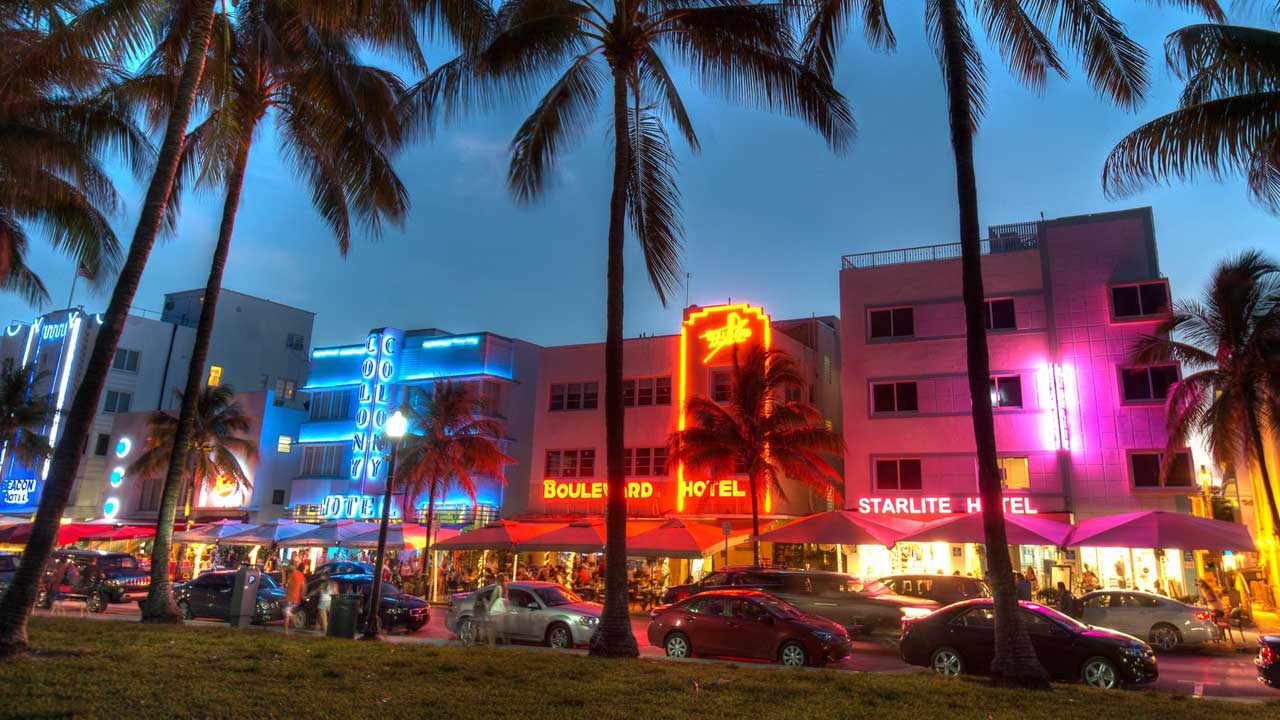 2 Sumérgete en la vibrante vida de Miami: desde paseos por la Bahía hasta compras en Sawgrass Mall. Vive una experiencia única en solo cinco días.